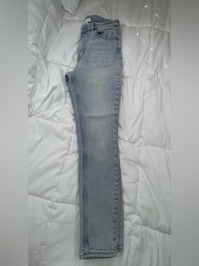 H&M Light Wash Skinny Jeans in Faded Blue
